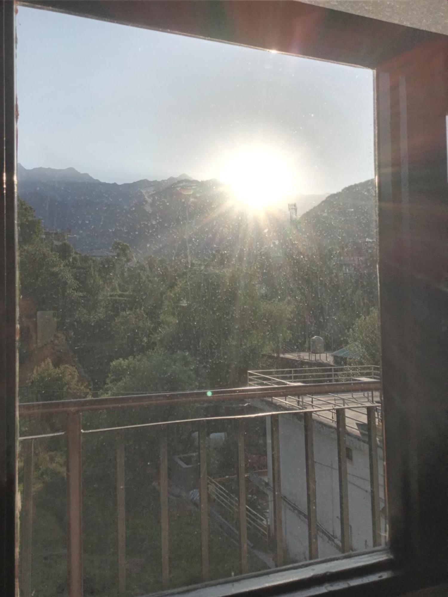 Nirmal Homestay Дармсала Екстер'єр фото